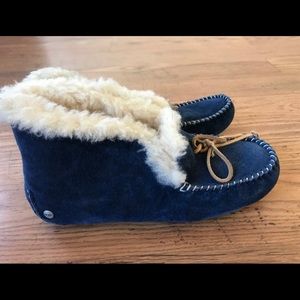 UGG Women's Alena Slipper, size 6.
